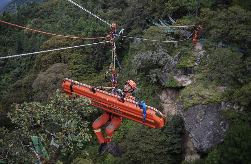 橫渡現(xiàn)場 。西繞拉翁攝