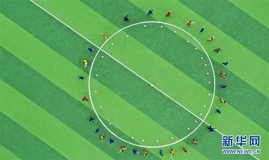 （體育·專題）（26）足球——踢球吧！草原女孩