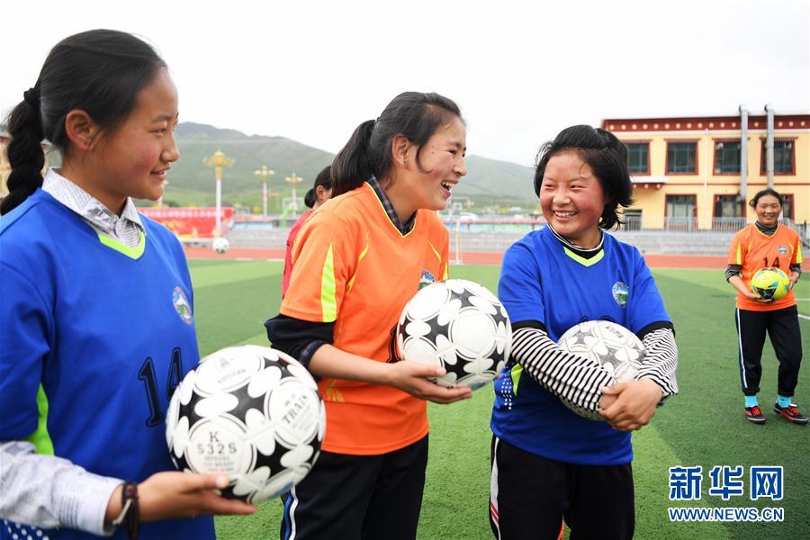 （體育·專題）（12）足球——踢球吧！草原女孩