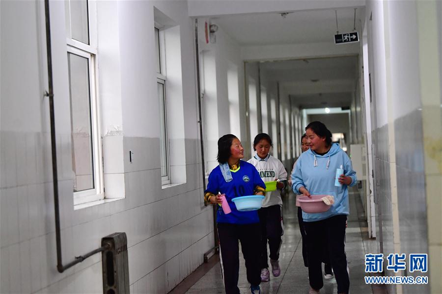 （體育·專題）（23）足球——踢球吧！草原女孩