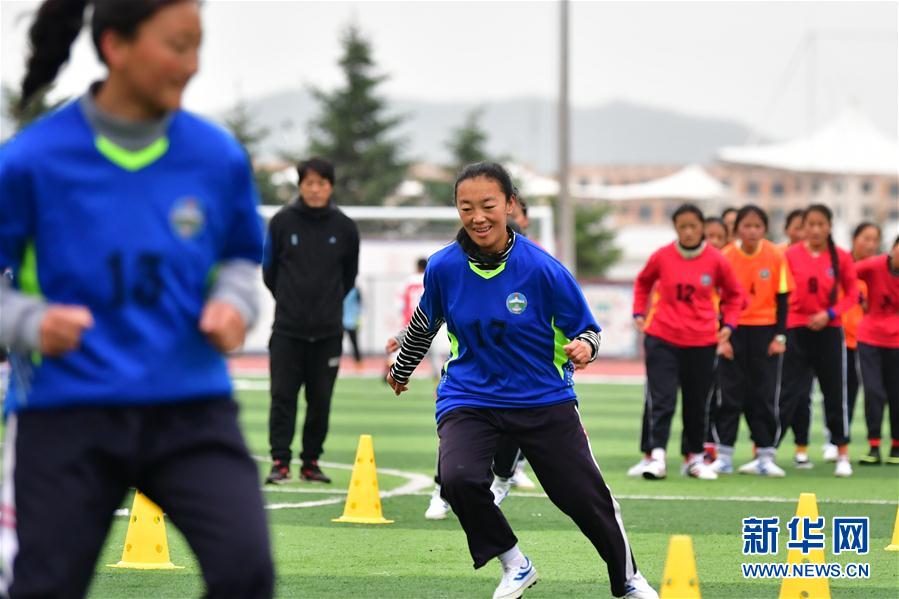 （體育·專題）（14）足球——踢球吧！草原女孩