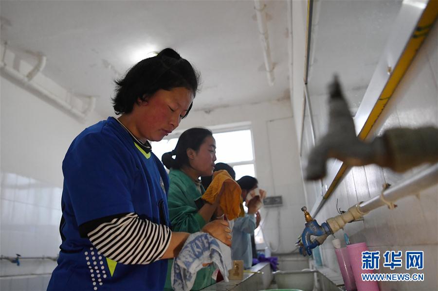 （體育·專題）（25）足球——踢球吧！草原女孩