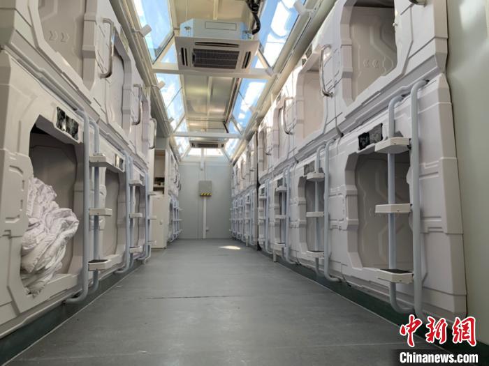 圖為火星營地“太空艙”?！O睿 攝