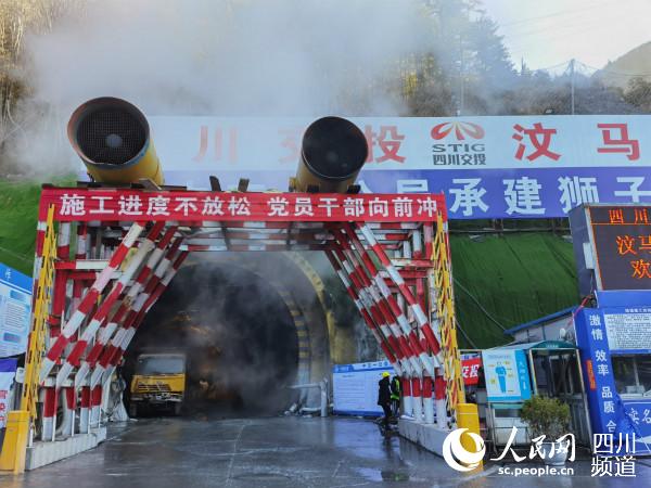 獅子坪隧道口。郭瑩 攝