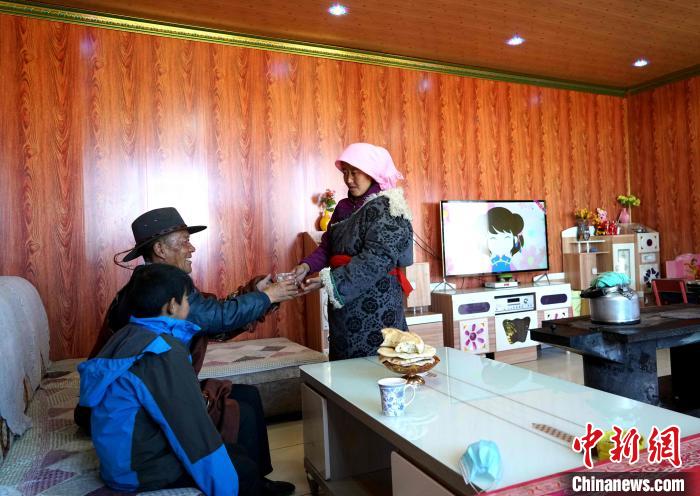 圖為易地搬遷后的哇保家。　才項(xiàng)什姐 攝