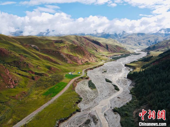 資料圖為祁連山國(guó)家公園青海片區(qū)?！±罱瓕?攝