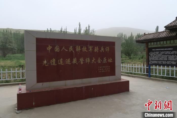 圖為進(jìn)藏先遣英雄連誓師地原址?！畛坛?攝