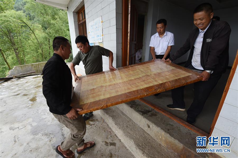 （新華全媒+）（7）千里“挪窩”，踏實(shí)開啟新生活