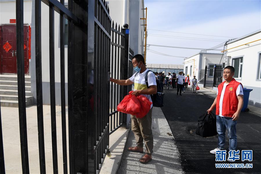 （新華全媒+）（22）千里“挪窩”，踏實(shí)開啟新生活