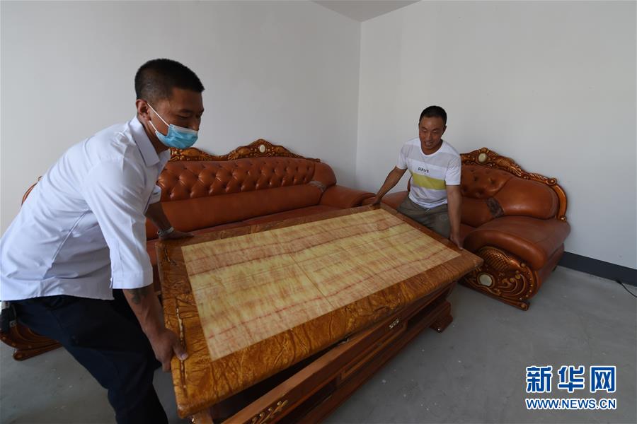 （新華全媒+）（27）千里“挪窩”，踏實(shí)開啟新生活