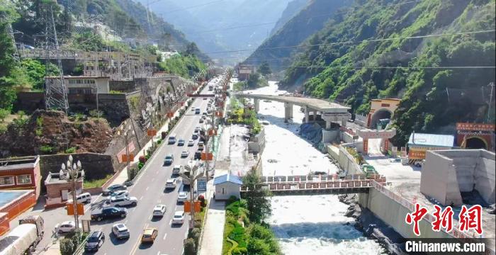 郭達(dá)山隧道進(jìn)口實(shí)況?！】蛋蛡髅焦﹫D