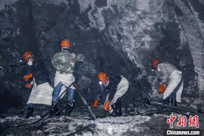 隧道開挖作業(yè)施工現(xiàn)場?！】蛋蛡髅焦﹫D