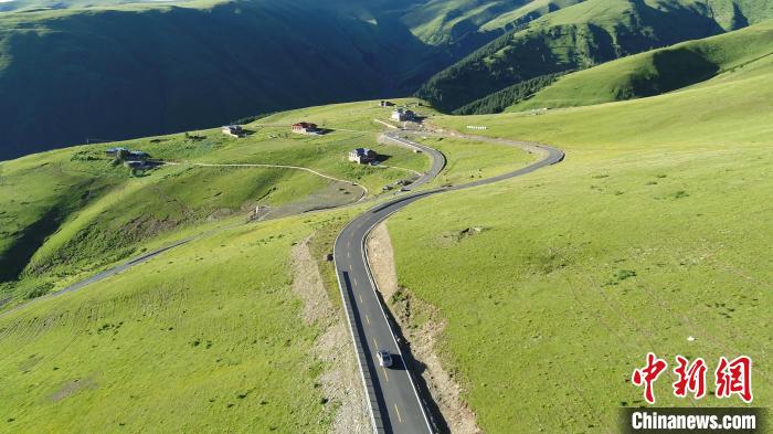 四川道孚：打通交通脈絡，連通百姓幸福