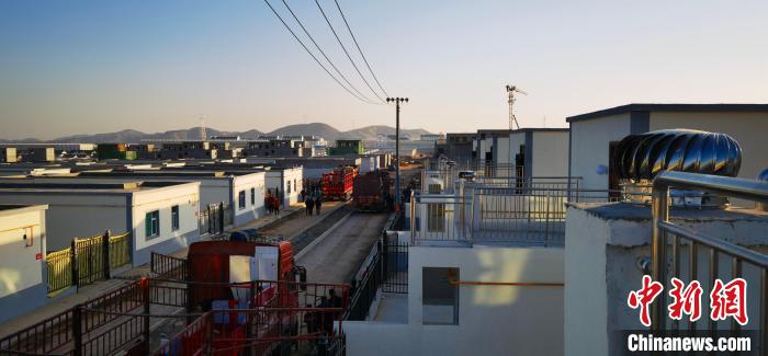 圖為蘭州新區(qū)移民安置區(qū)?！∥航ㄜ?攝