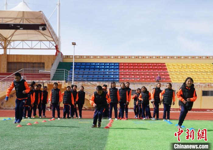 圖為孩子們正在進行訓練。　馬銘言 攝