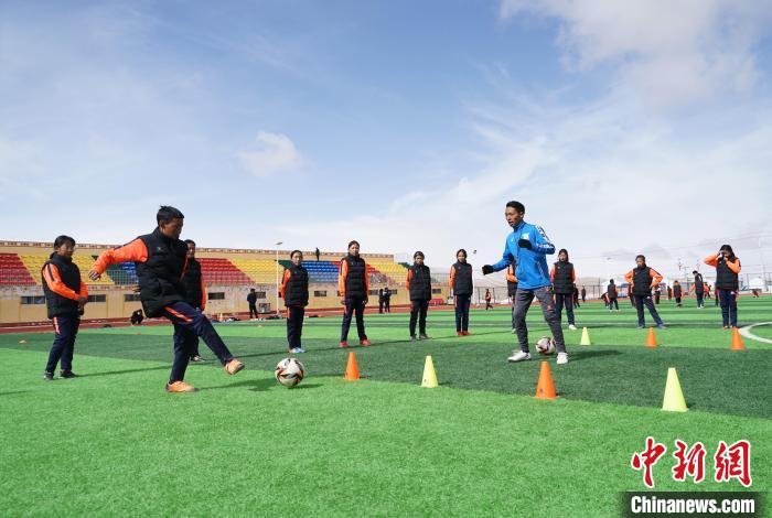 圖為孩子們正在進行訓練?！●R銘言 攝