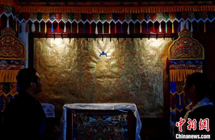 圖為使用金汁創(chuàng)作的金唐。　張?zhí)砀?攝