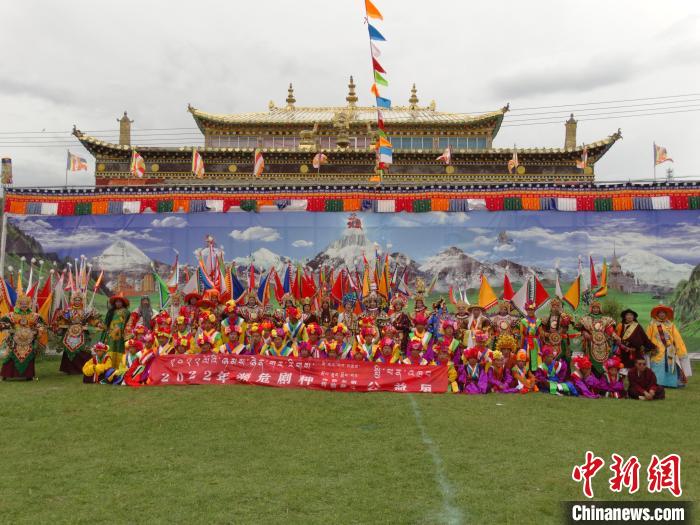 圖為全體演員合影?！“喱斂h文體旅游廣電局 供圖