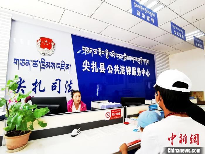 （人民幸福生活）探訪青海尖扎法律援助中心：應(yīng)援盡援，給弱勢群體筑法律后盾