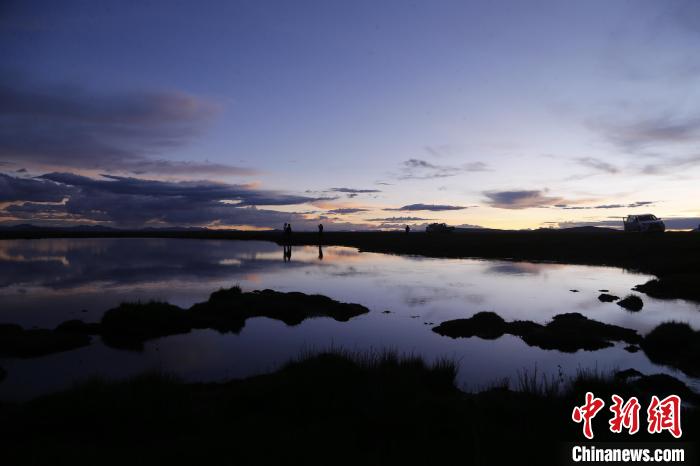 圖為夕陽(yáng)下的查旦濕地?！●R銘言 攝