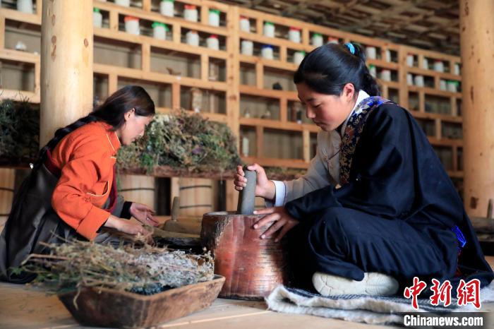 藥材搗碎?！⊥趵?攝