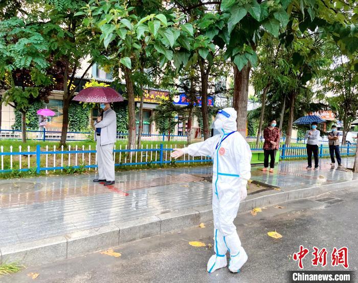 高原小城青海尖扎抗疫見聞：柔肩亦可擔(dān)重任，夫妻檔聞令而動(dòng)