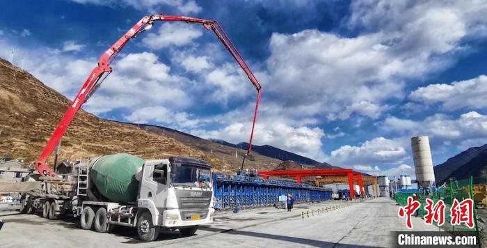 T梁發(fā)運(yùn)現(xiàn)場?！≈需F八局 供圖