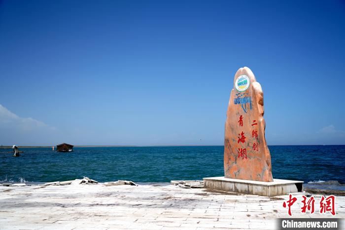 圖為青海湖景區(qū)一角?！O睿 攝