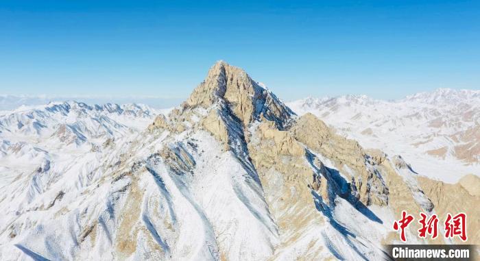 圖為山川被白雪覆蓋?！《继m縣融媒體中心供圖