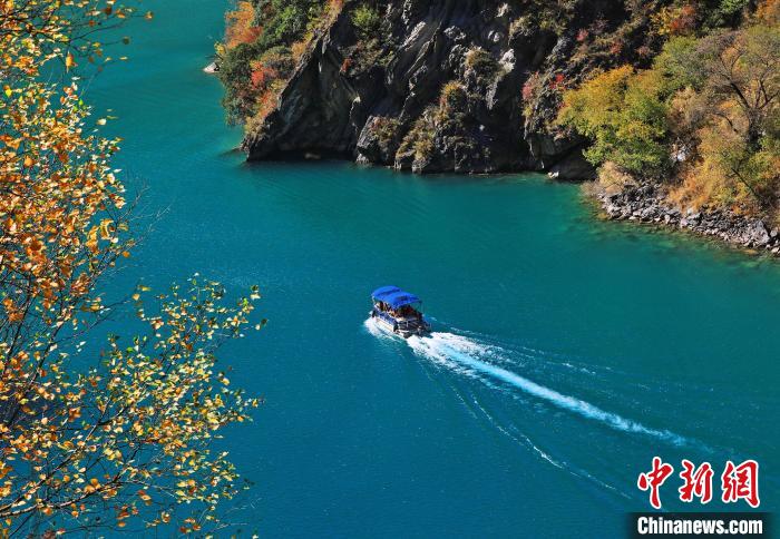 松坪溝風(fēng)光?！『吻搴?攝