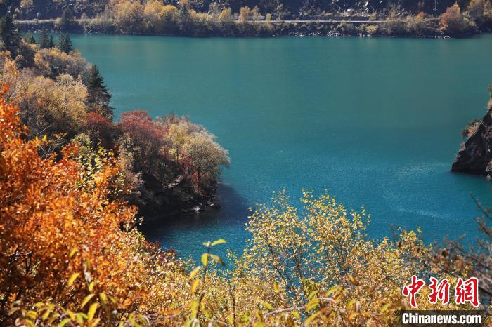 松坪溝風(fēng)光?！⑼?攝