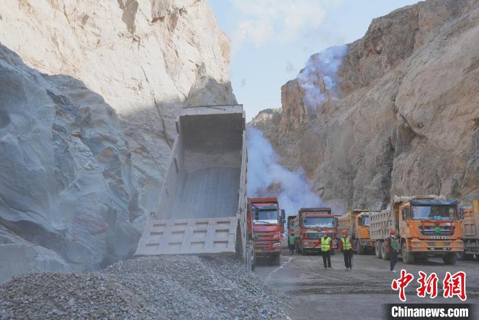 圖為大壩填筑現(xiàn)場。　水電四局供圖