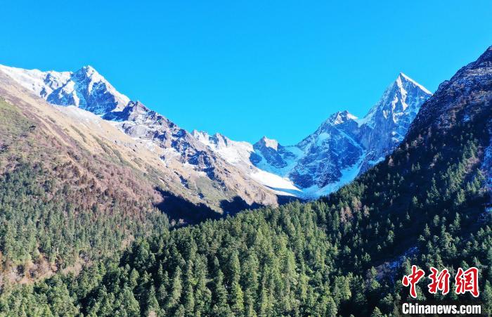 畢棚溝景區(qū)風(fēng)光?！“苍?攝