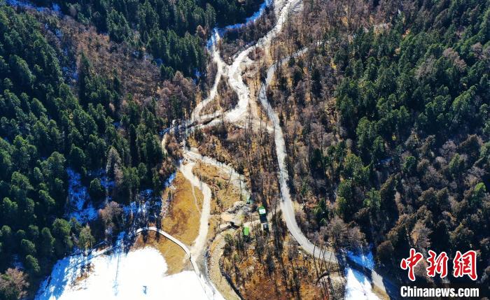 畢棚溝景區(qū)風(fēng)光?！“苍?攝