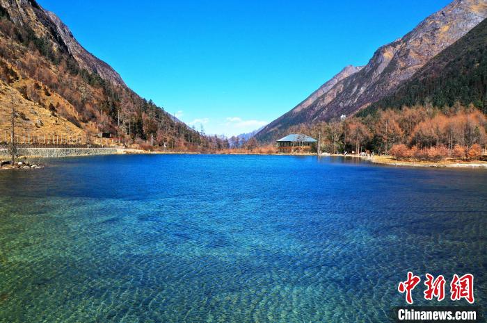 畢棚溝景區(qū)風(fēng)光。　安源 攝