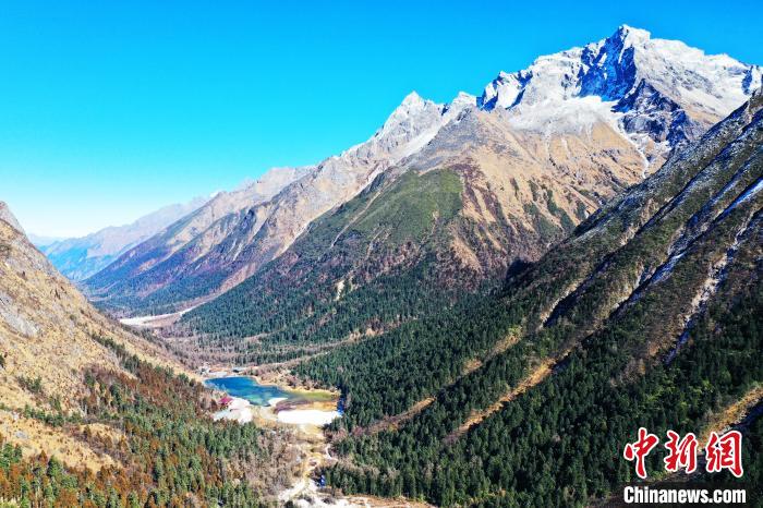 畢棚溝景區(qū)風(fēng)光。　安源 攝