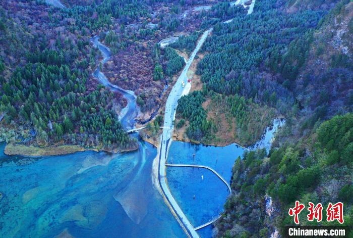 畢棚溝景區(qū)風(fēng)光?！“苍?攝