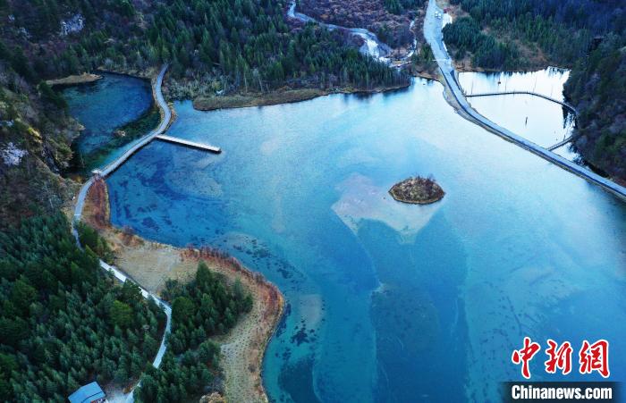 畢棚溝景區(qū)風(fēng)光。　安源 攝