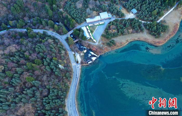 畢棚溝景區(qū)風(fēng)光?！“苍?攝