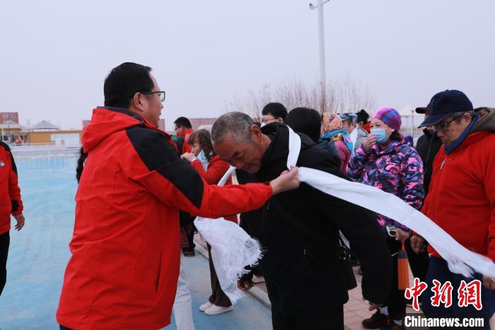 “天空之鏡”茶卡鹽湖迎來(lái)2023年首批游客