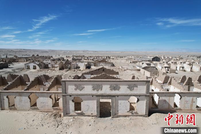 航拍青海省海西蒙古族藏族自治州茫崖市冷湖石油工業(yè)遺址保護區(qū)?！●R銘言 攝
