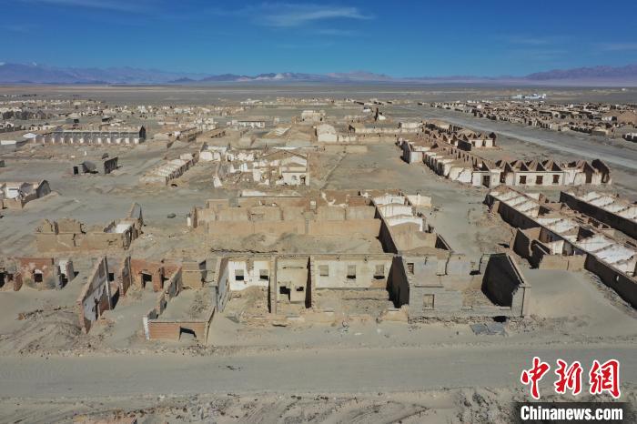 航拍青海省海西蒙古族藏族自治州茫崖市冷湖石油工業(yè)遺址保護(hù)區(qū)?！●R銘言 攝