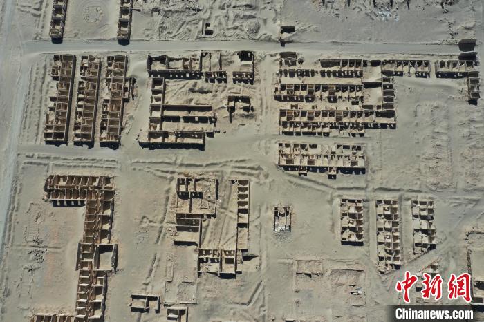 航拍青海省海西蒙古族藏族自治州茫崖市冷湖石油工業(yè)遺址保護(hù)區(qū)?！●R銘言 攝