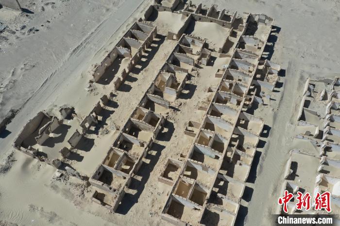 航拍青海省海西蒙古族藏族自治州茫崖市冷湖石油工業(yè)遺址保護(hù)區(qū)?！●R銘言 攝