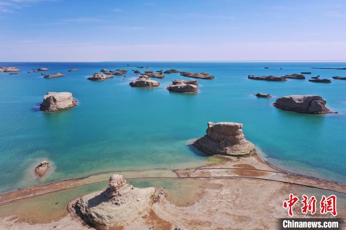 航拍青海大柴旦烏素特水上雅丹奇特景觀?！●R銘言 攝