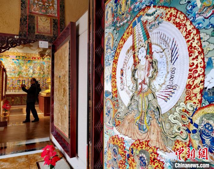 圖為熱貢唐卡。　張?zhí)砀?攝