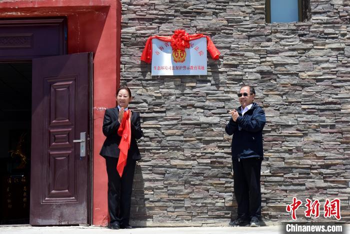 圖為揭牌儀式現(xiàn)場(chǎng)?！埢⒖?攝