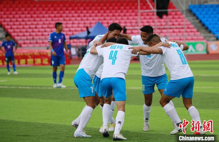 圖為班瑪隊隊員慶祝進球?！●R銘言 攝