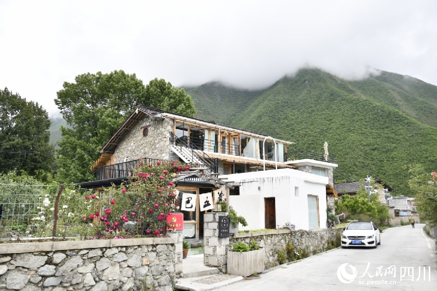 王健爽經(jīng)營的民宿——辛巴五普。人民網(wǎng)記者朱虹攝