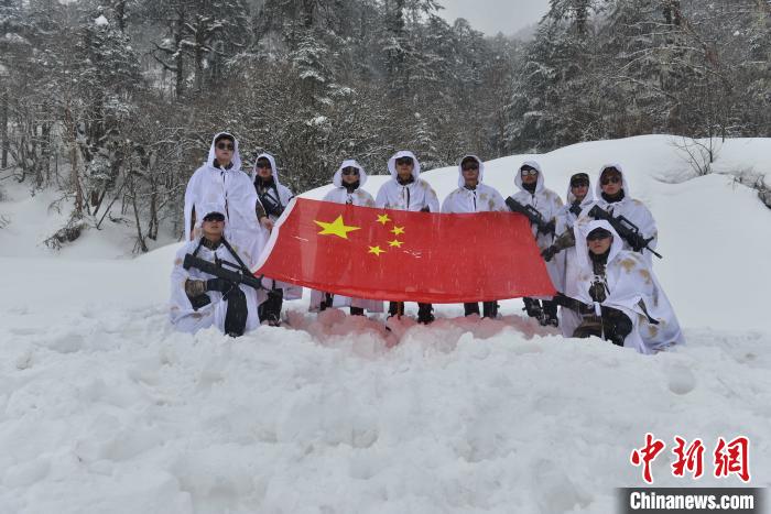 圖為主權(quán)宣誓?！铎o 攝